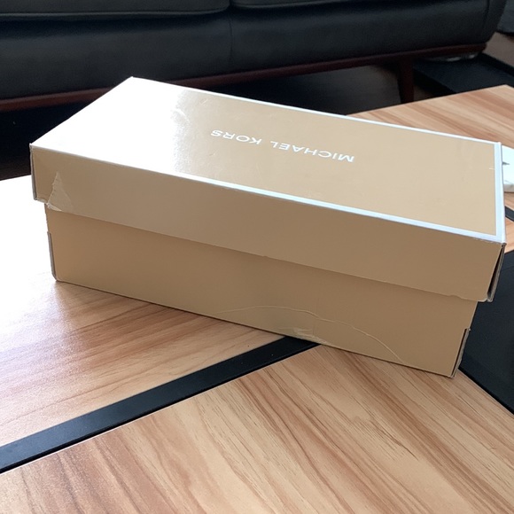 Michael Kors shoe - Picture 10 of 12